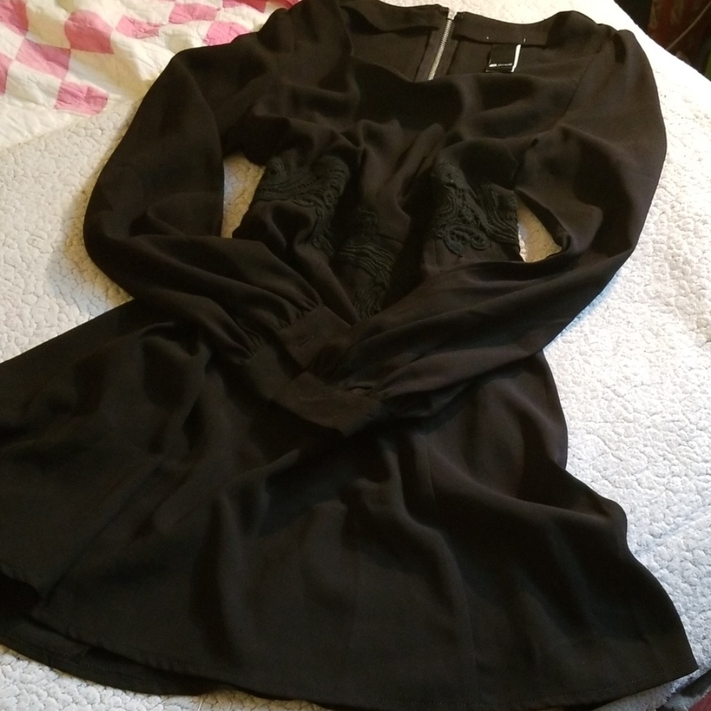 Swell Black Dress (Longsleeve) - Picture 2 of 8